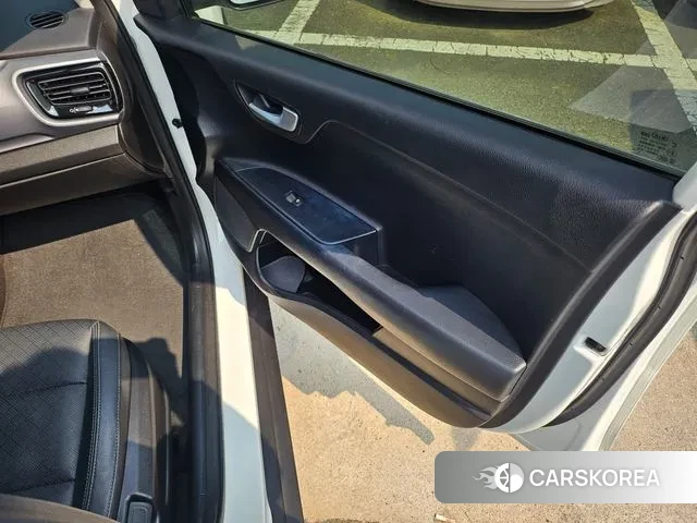 Kia Stonic id 3778965 из Кореи 11