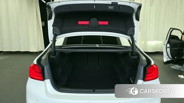 BMW 5 Series (G30) id 3045134 из Кореи 11