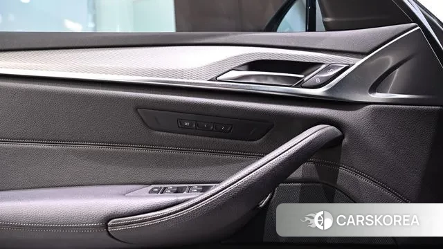 BMW 5 Series (G30) id 3602410 из Кореи 11