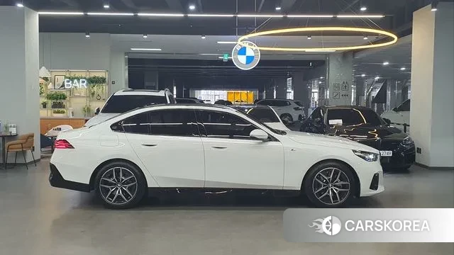 BMW 5 Series (G60) id 3446843 из Кореи 11