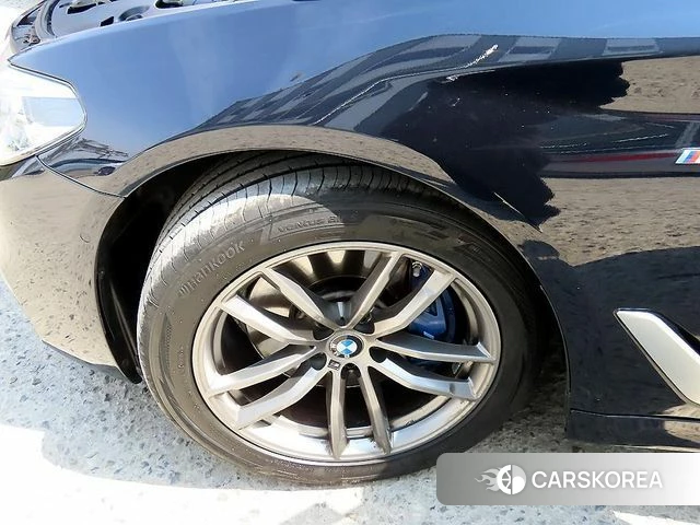 BMW 5 Series (G30) id 3829317 из Кореи 11