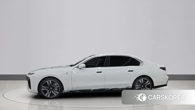 BMW 7 Series (G70) id 3042492 из Кореи 11