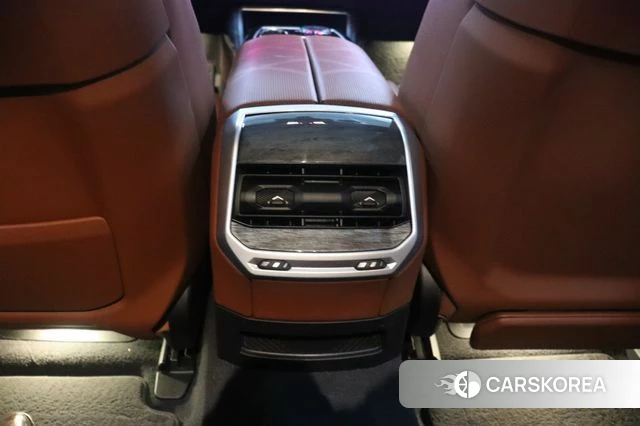 BMW 7 Series (G70) id 3864618 из Кореи 11