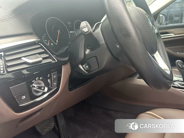 BMW 5 series PHEV id 4215614 из Китая 11