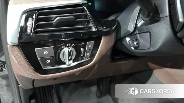 BMW 5 Series (G30) id 3898984 из Кореи 11