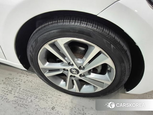 Hyundai Avante AD id 4406390 из Кореи 11
