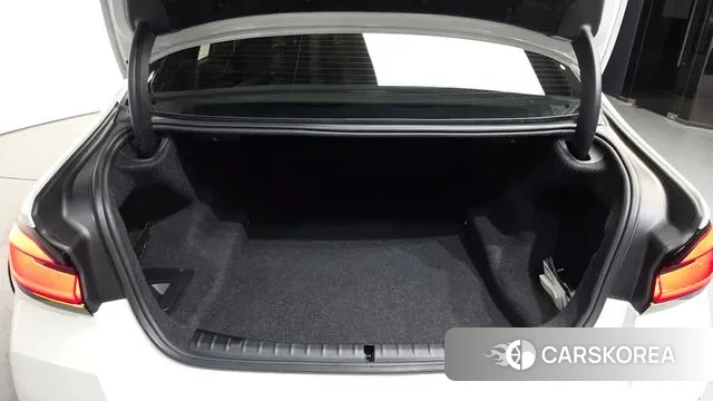 BMW 5 Series (G30) id 3759363 из Кореи 11