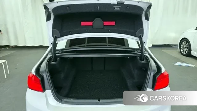 BMW 5 Series (G30) id 3479891 из Кореи 11