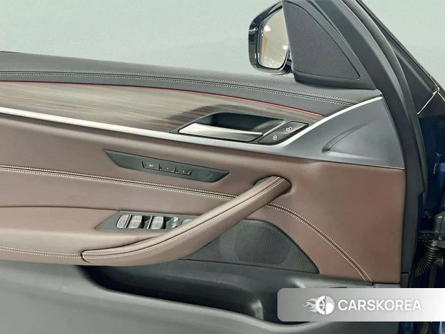 BMW 5 Series (G30) id 3856513 из Кореи 11