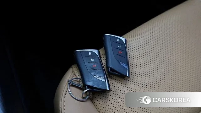 Lexus UX300h id 3554973 из Кореи 11