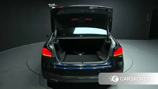 BMW 5 Series (G30) id 3348417 из Кореи 11