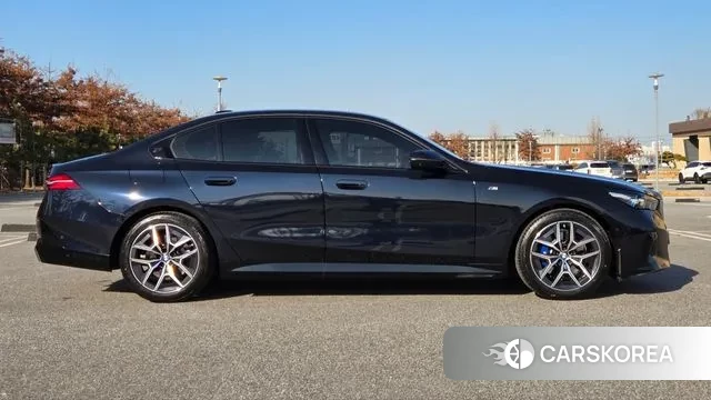 BMW 5 Series (G60) id 3452038 из Кореи 11