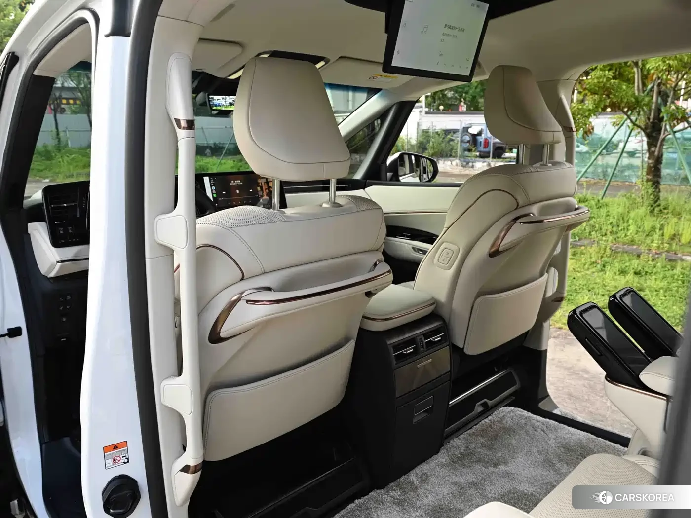 Lexus LM id 4685865 из Китая 11
