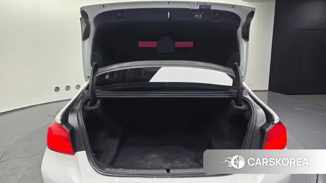 BMW 5 Series (G30) id 3568695 из Кореи 11