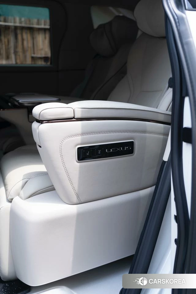 Lexus LM id 4329247 из Китая 11