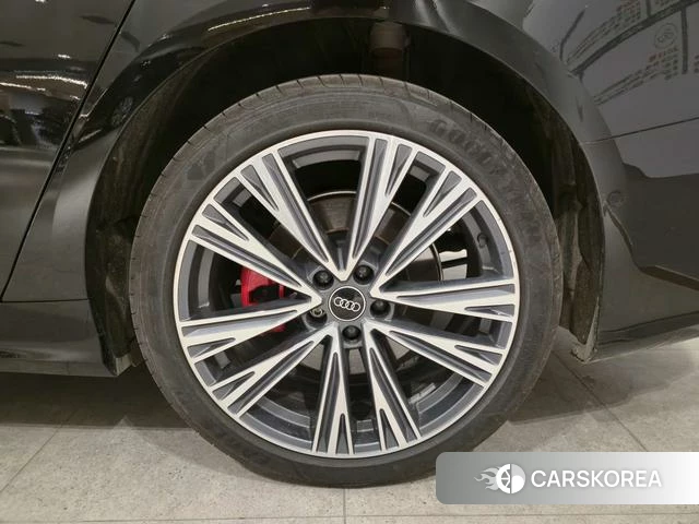 Audi A6L id 4278977 из Китая 11