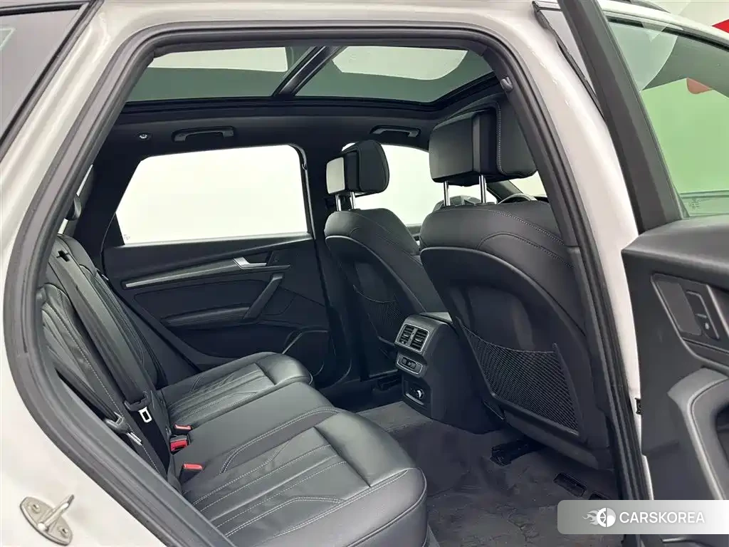 Audi Q5L id 4629610 из Китая 11