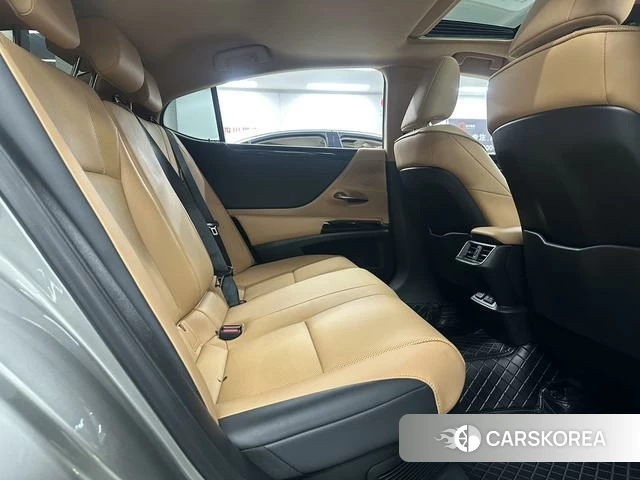 Lexus ES id 4279299 из Китая 11