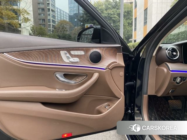 Mercedes-Benz E-class PHEV id 4217395 из Китая 11
