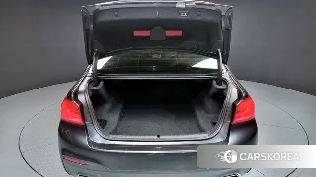 BMW 5 Series (G30) id 3004428 из Кореи 11