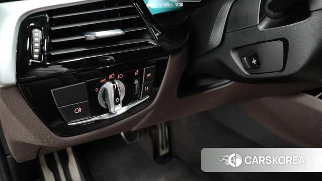 BMW 5 Series (G30) id 4389296 из Кореи 11