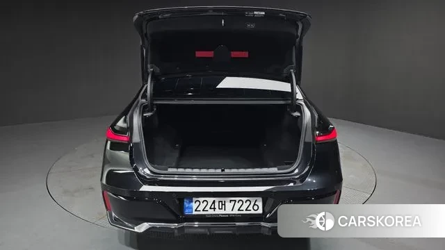 BMW 7 Series (G70) id 3679785 из Кореи 11