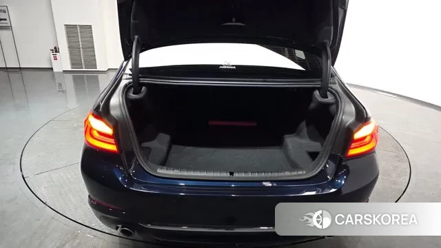 BMW 5 Series (G30) id 3671966 из Кореи 11