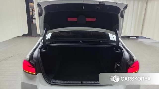 BMW 5 Series (G30) id 3871707 из Кореи 11