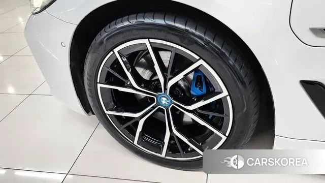 BMW 5 Series (G30) id 3036651 из Кореи 11