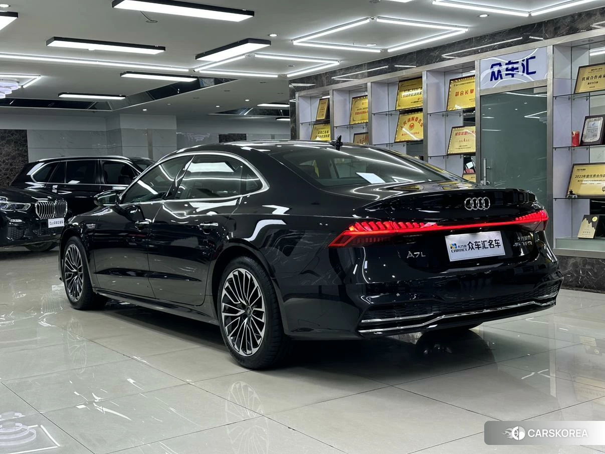 Audi A7L id 4454671 из Китая 11