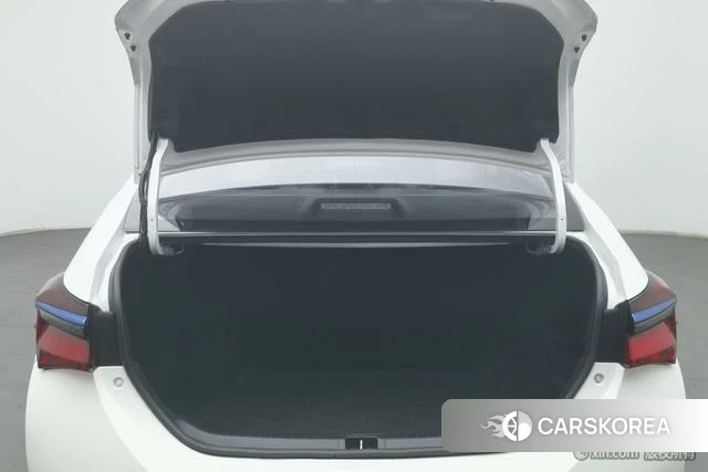 Toyota Corolla dual engine E+ id 4211565 из Китая 11