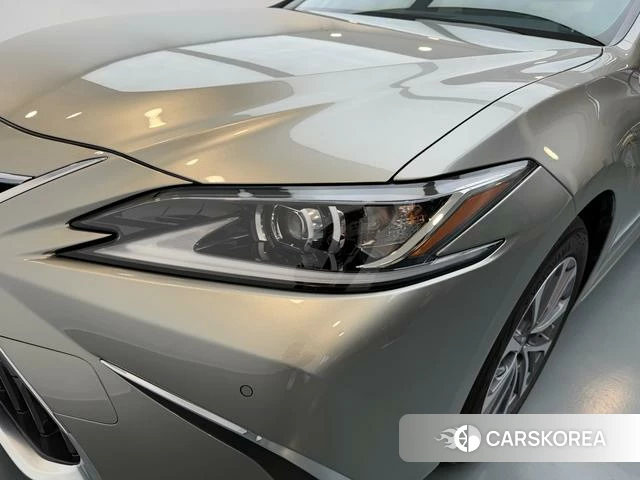 Lexus ES id 4238576 из Китая 11