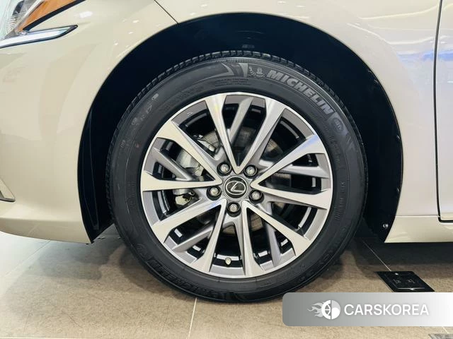 Lexus ES id 4207160 из Китая 11