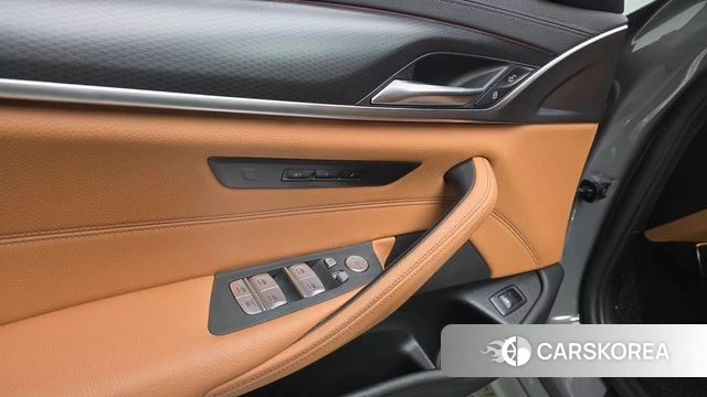 BMW 5 Series (G30) id 4749865 из Кореи 11