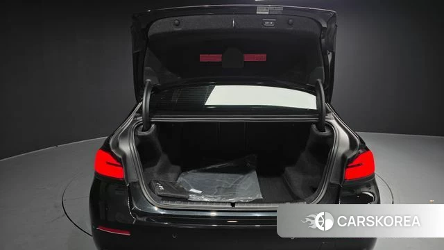 BMW 5 Series (G30) id 3843019 из Кореи 11