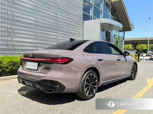 Audi A5L id 4301445 из Китая 11