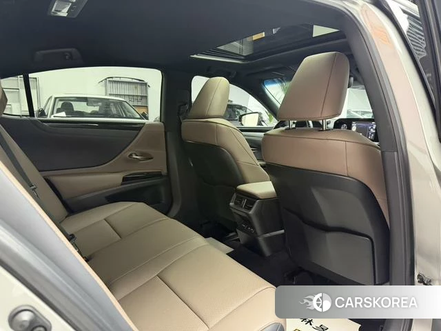Lexus ES id 4272574 из Китая 11