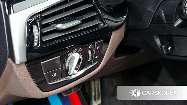BMW 5 Series (G30) id 4871929 из Кореи 11