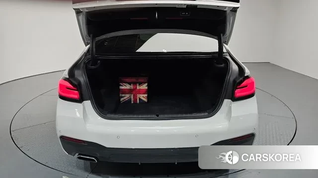 BMW 5 Series (G30) id 3355045 из Кореи 11