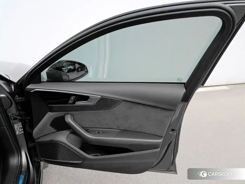 Audi A4L id 4548106 из Китая 11