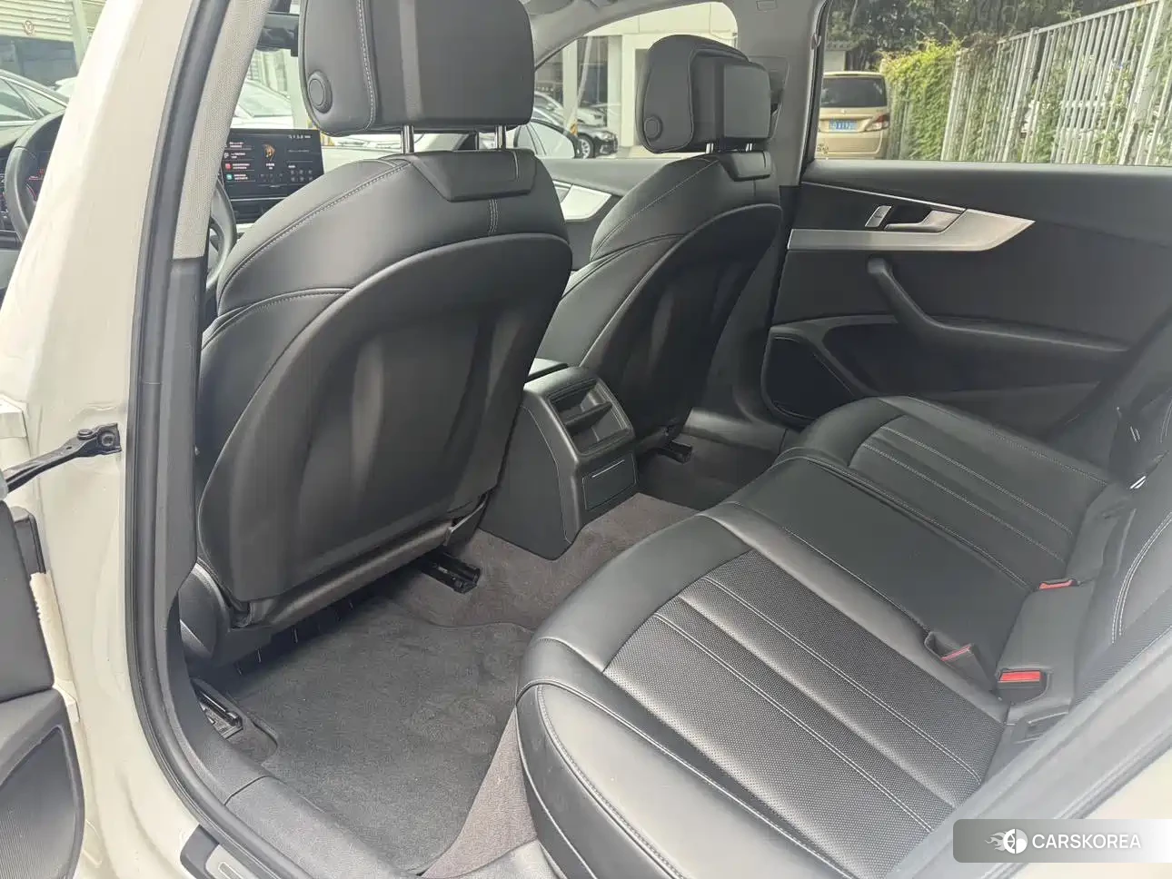 Audi A4L id 4679606 из Китая 11