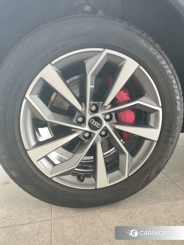 Audi Q5L id 4239913 из Китая 11
