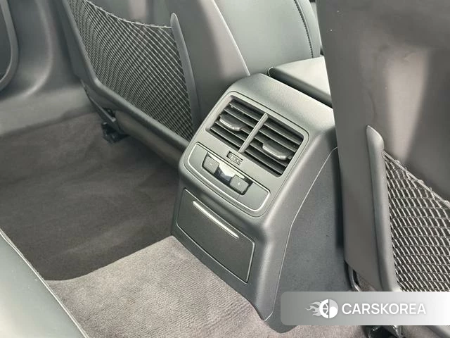 Audi A4L id 4263695 из Китая 11
