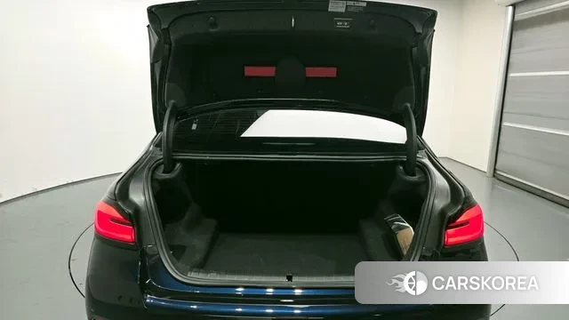 BMW 5 Series (G30) id 3053159 из Кореи 11