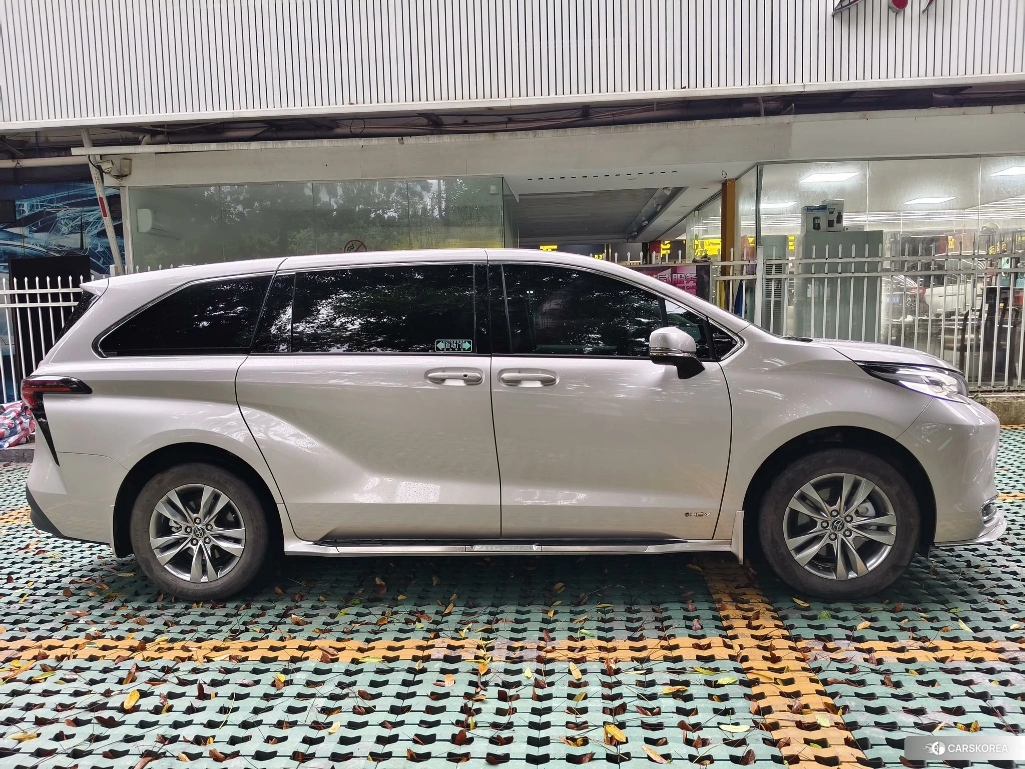 Toyota Sienna id 4514021 из Китая 11