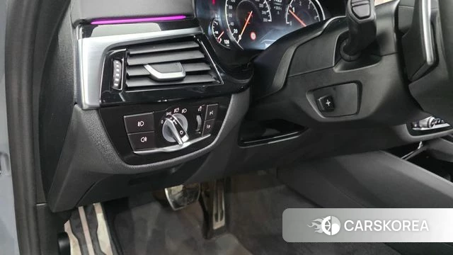 BMW 5 Series (G30) id 4310829 из Кореи 11