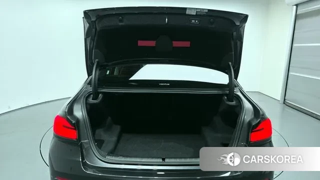 BMW 5 Series (G30) id 3042912 из Кореи 11