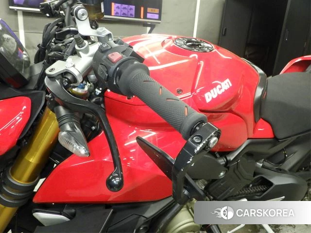 Проданный Ducati STREETFIGHTER V4 S id 4248067 из Японии, фото 11