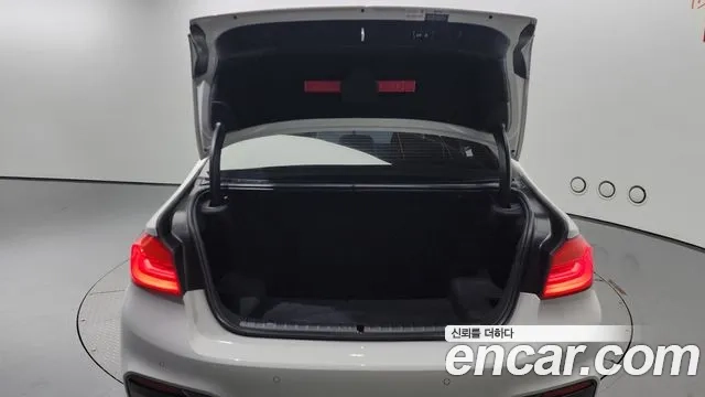 BMW 5 Series (G30) id 2892159 из Кореи 11