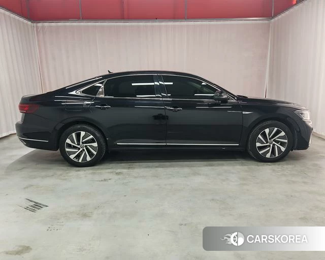 Volkswagen Passat PHEV id 4298047 из Китая 11